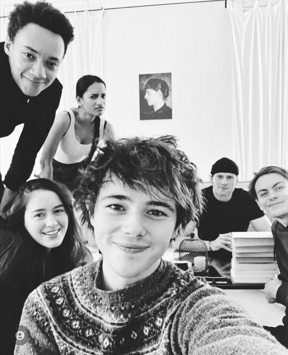 ARTISTS PLEASE DRAW THIS BUT THEM AS THEIR CHARACTERS PLEASE I BEG