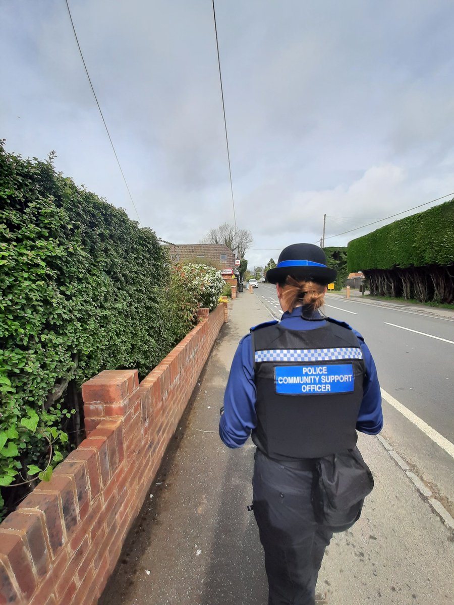 TVP_Wycombe's tweet photo. #CheppingWyeValleyNHPT have been out this afternoon in Hazlemere and Tyler Green.
The team have been delivering crime prevention packs and conducting reassurance patrols in response to the recent burglaries. 
#C7271 #C9849 https://t.co/wi34lHKkPI