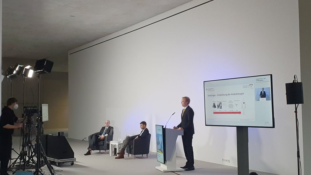 Und es geht spannend weiter!!! Für den Facharzt wird durch zuhören und zuschauen bei der Essener Herz-und Gefäßtagung gelernt<3