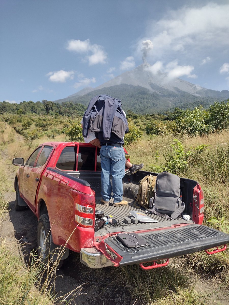 Ailsa Naismith (@ailsanaismith) on Twitter photo On Wednesday, one team flying drone over Barrancas Taniluya and Ceniza to evaluate conditions ... #VolcánDeFuego <a href="/gchigna/">Gchigna</a> <a href="/UOBFlightLab/">BristolFlightLab</a> <a href="/UoBristolVolc/">Bristol Volcanology Group</a> On Wednesday, one team flying drone over Barrancas Taniluya and Ceniza to evaluate conditions ... #VolcánDeFuego <a href="/gchigna/">Gchigna</a> <a href="/UOBFlightLab/">BristolFlightLab</a> <a href="/UoBristolVolc/">Bristol Volcanology Group</a>