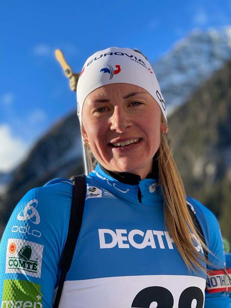 FedFranceSki's tweet photo. Une journée de doublés ! 🇫🇷🎉☀
IMPERIALE, Justine Braisaz Bouchet remporte l'Individuel Biathlon Antholz Anterselva avec le meilleur tir du jour (19/20), devant sa compatriote Julia Simon (18/20) ! #Bravolesbleues 
📷 FFS / Nordic Focus https://t.co/xwI3WQEL8I