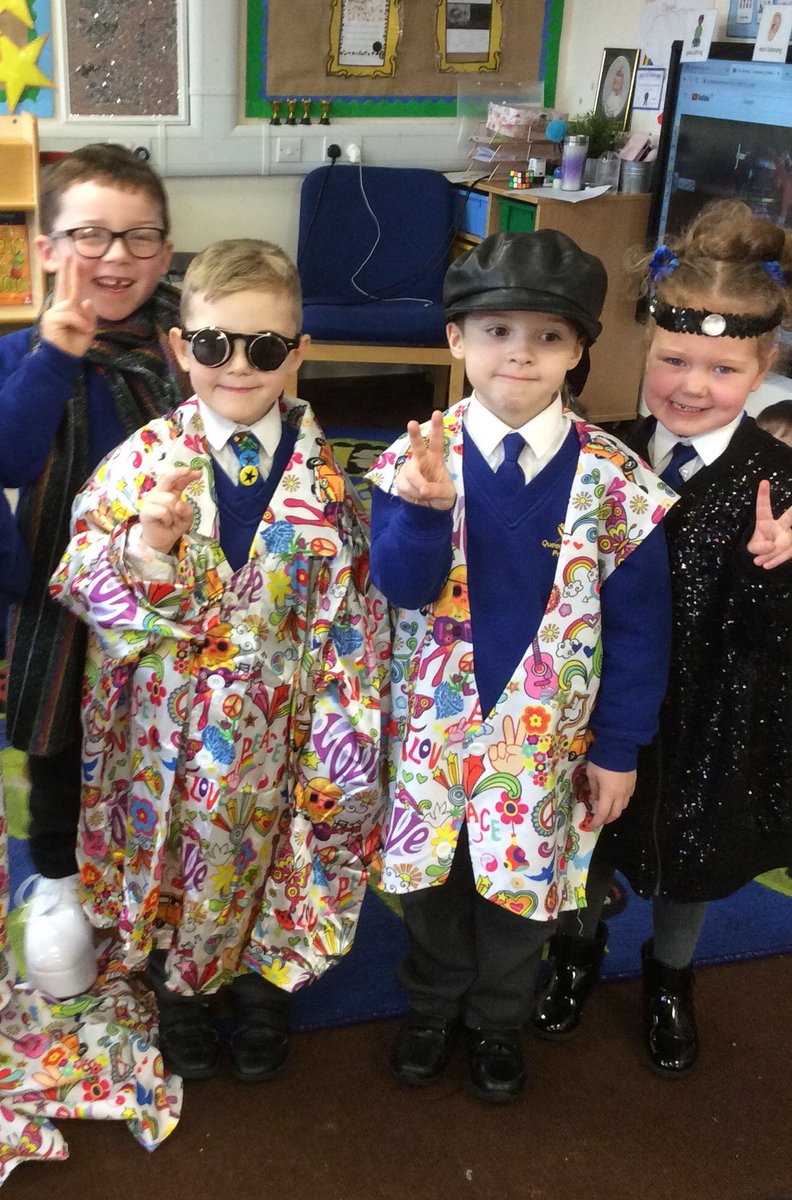 MissAbbottQP's tweet photo. We are groovy in Q1! We dressed up in 1960’s clothes today as part of our history lesson.
#changesinlivingmemory
#QPHistorians
@MissLuntQP https://t.co/uO7hp8bxjr