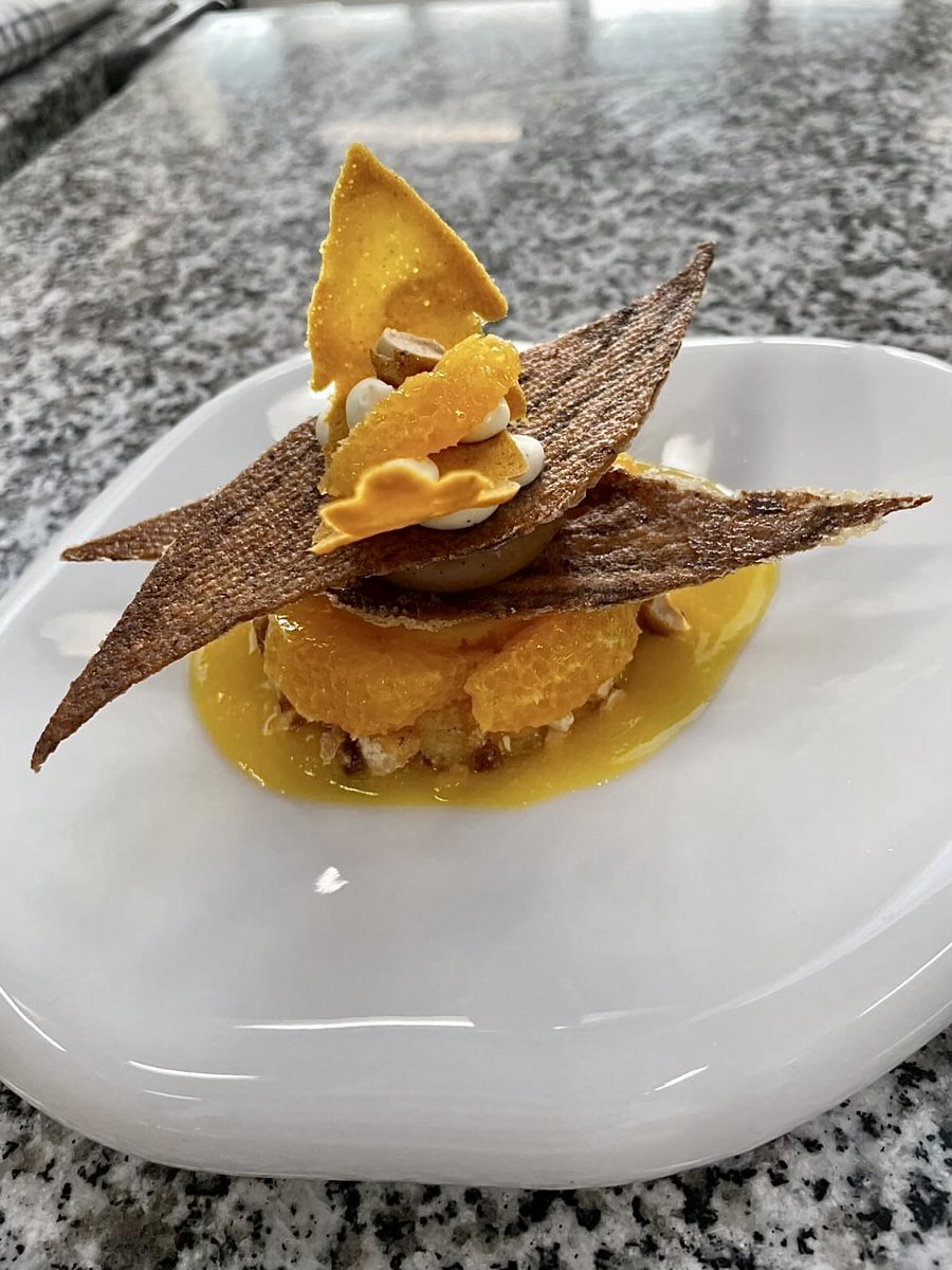 EurolamC's tweet photo. [Championnat de France du dessert]
Nous sommes ravis d'avoir accompagné et nous félicitons Agathe Bonhomme du lycée de Chamalières pour sa victoire à la finale régionale Sud Est ! 
Elle accède à la finale nationale qui se déroulera les 5 et 6 avril prochains. https://t.co/LnGZ03iBaL