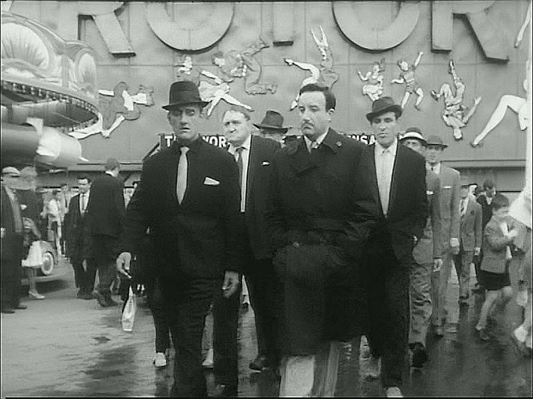 PeterFandom's tweet photo. #TheWrongArmOfTheLaw 1963
Dir. #CliffOwen
A brilliant crime caper. 👍😎
#PeterSellers #LionelJeffries #BernardCribbins #NanetteNewman #JohnLeMesurier #GrahamStark #TutteLemkov #DavyKaye #EdDevereaux https://t.co/JIULSVCMN8