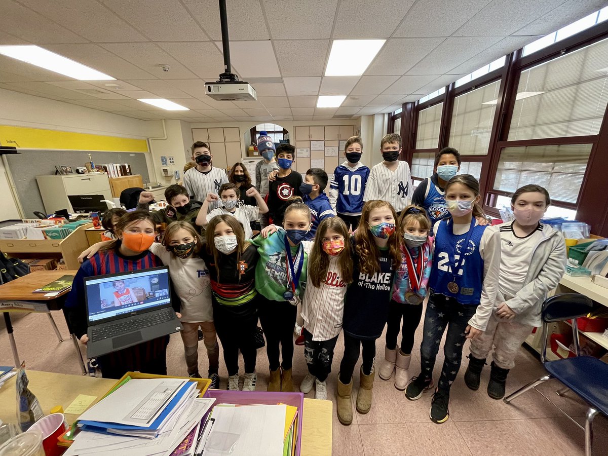 4S taking matters into their own hands and declaring today as a sports spirit day! ⚽️🏀🏈⚾️🥎🏐