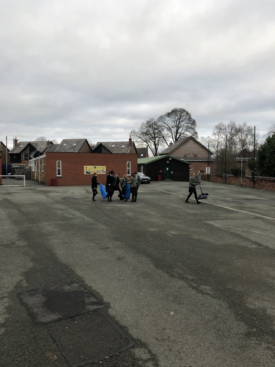 OsSchoolCA's tweet photo. The group are out litter picking this afternoon, clearing rubbish from around the school grounds. https://t.co/XZZAOWm3EA