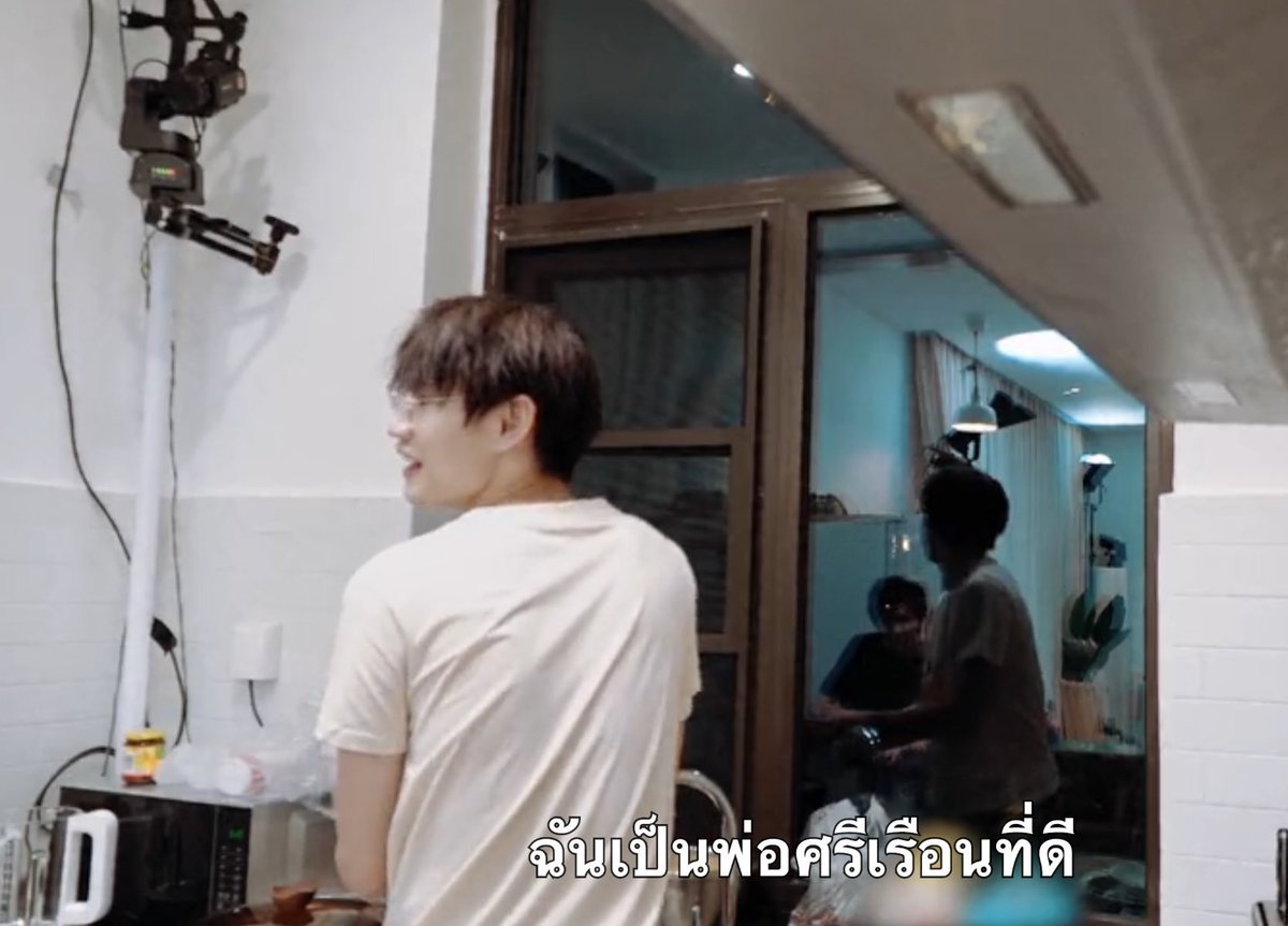 diyoungdaydream's tweet photo. ช็อตนี้ยกให้เป็นเบสซีนเลย เข้าใจเลยอ่ะ ความอยากให้คนที่สนิทใจมานั่งข้างๆเฉยๆ แค่นี้ก็สบายใจแล้วอ่ะ ฮือออออ 
#เอเคโม่ #akmo https://t.co/KbDVPIwKuc