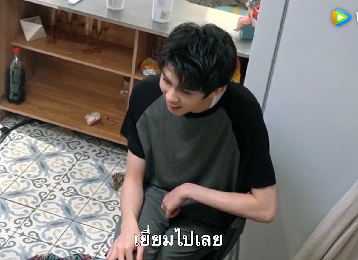 diyoungdaydream's tweet photo. ช็อตนี้ยกให้เป็นเบสซีนเลย เข้าใจเลยอ่ะ ความอยากให้คนที่สนิทใจมานั่งข้างๆเฉยๆ แค่นี้ก็สบายใจแล้วอ่ะ ฮือออออ 
#เอเคโม่ #akmo https://t.co/KbDVPIwKuc