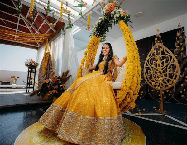 punjabkesari's tweet photo. Decor Trend: सिपंल फूल नहीं, इन यूनिक तरीकों से करें Haldi Ceremony की सजावट
https://t.co/U46ININOSi

#HaldiDecorIdeas #HaldiThemeDecor #Decortrend #DecorIdeas #DecorationTips #InteriorDecor #FunctionDecor https://t.co/XH5Aa9j3LX