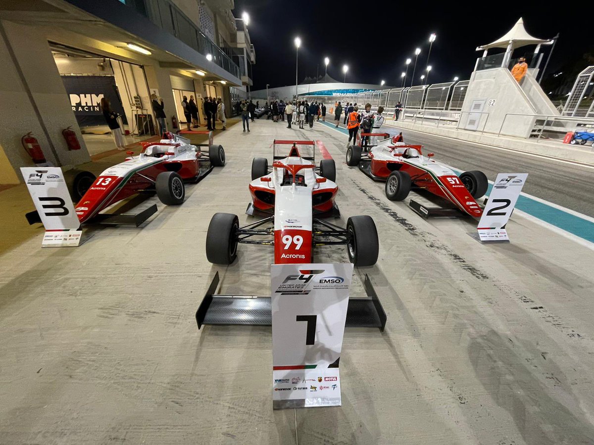 1 - 2 - 3 

Not bad for a start 😁

#f4uae #AbuDhabi