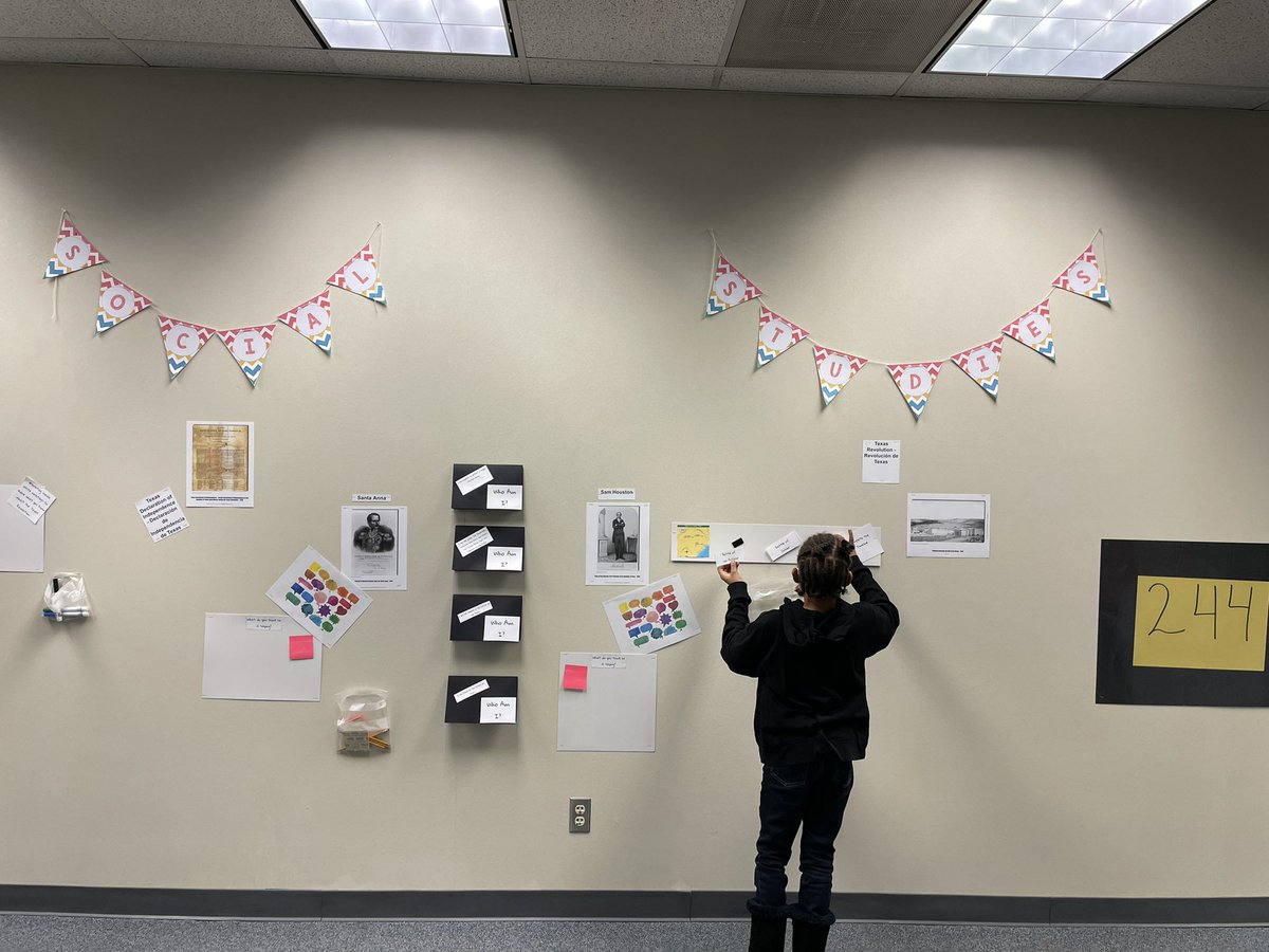 KDavis_5K's tweet photo. Vision coming to life❤️ I can’t wait to see the kids use it ! #interactivereview #socialstudiesfun @boonelementary @MartinezAM42 @Alief_SS @baezp1 @HolmesBooneAP https://t.co/XxtA0XGpFr