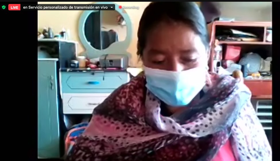 Interviene Nancy Simba, Presidenta de la Comunidad La Toglla, manifiesta que su comunidad son protectores del agua y de la tierra, aplicamos la justicia indígena y por eso somos perseguidos y perseguidas.