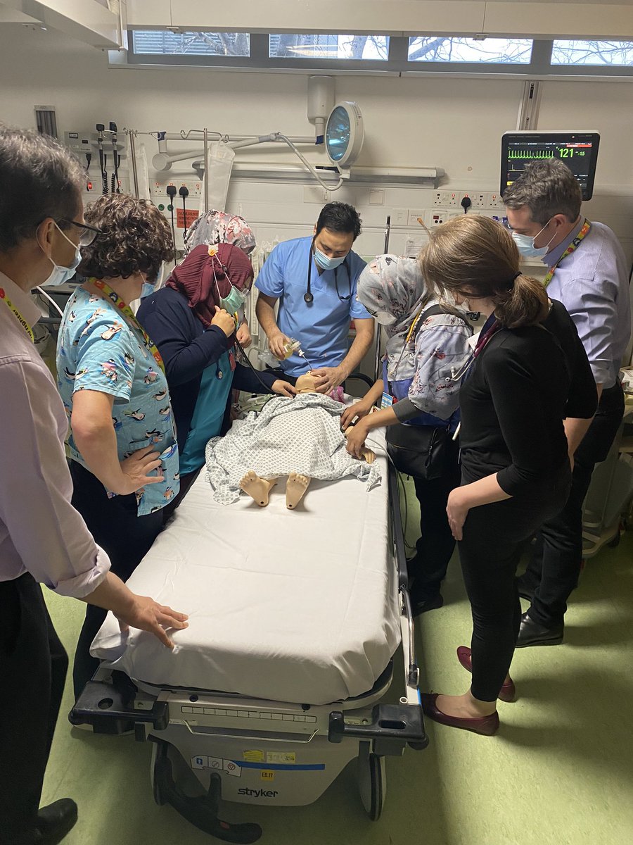 DeniseLynch1's tweet photo. Paediatric simulation carried out in our Paediatric Emergency Department on status epilepsy #teamworkisthedreamwork @NursingOlol https://t.co/k2w1T8U5YS