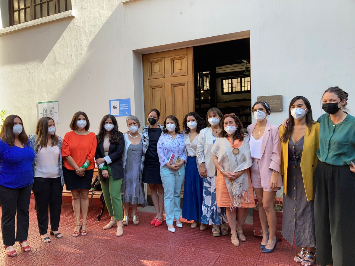 Quiero agradecer y felicitar a cada una de las 14 destacadas Ministras que lideran este gabinete histórico. La decisión y el ímpetu con que las mujeres nos movilizamos para transformar Chile hoy se ven reflejados en un Gobierno para y con las mujeres. ¡Nunca más sin nosotras!