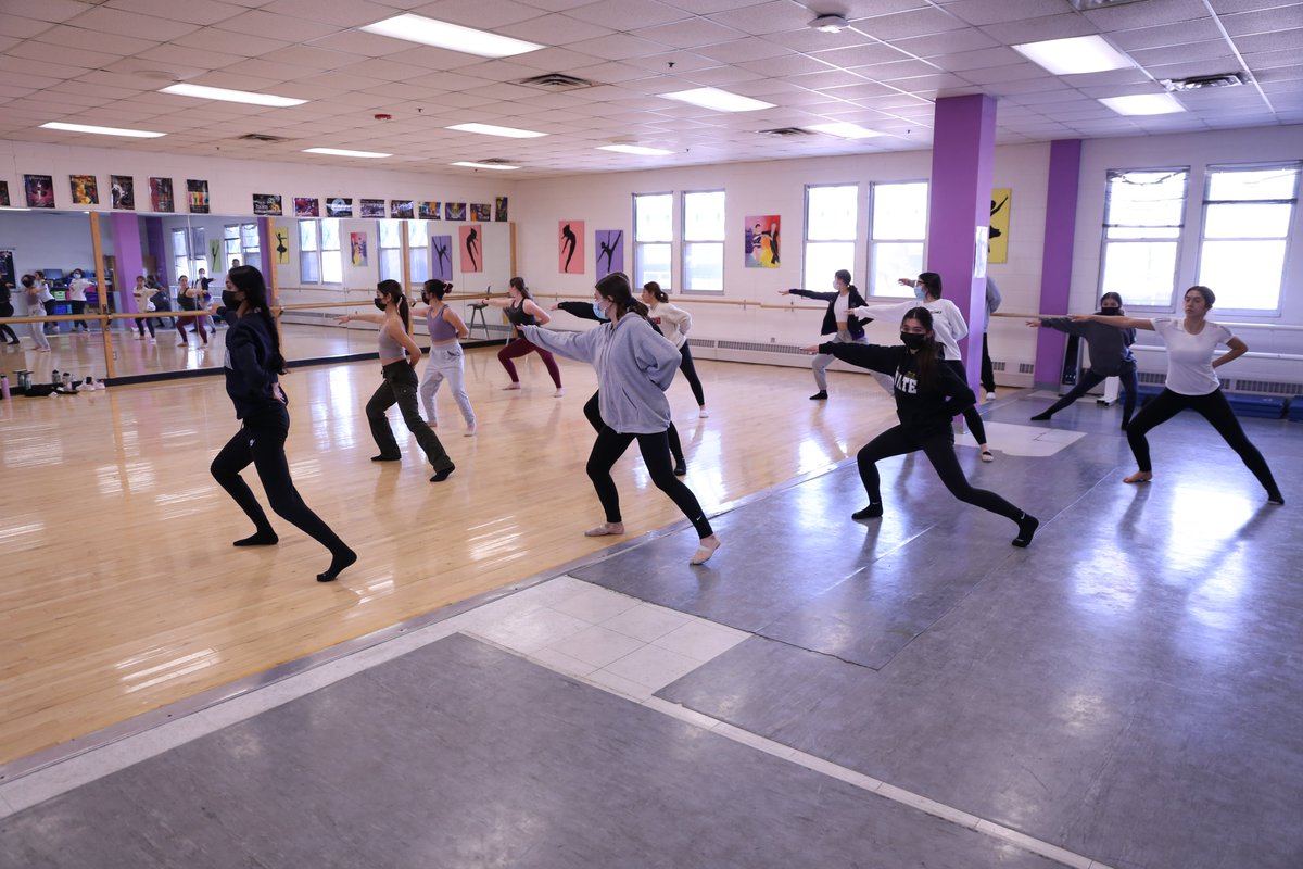 The Fusion Dance Company has been working with choreographers, Arturo Garcia and Jenny Morales, from Jazz 2000 Dance Studio on competition choreography for the 2022 dance competition season! @ELPASO_ISD @EPISDFIneArts @FranklinCougars https://t.co/ZmOMKxFkhR