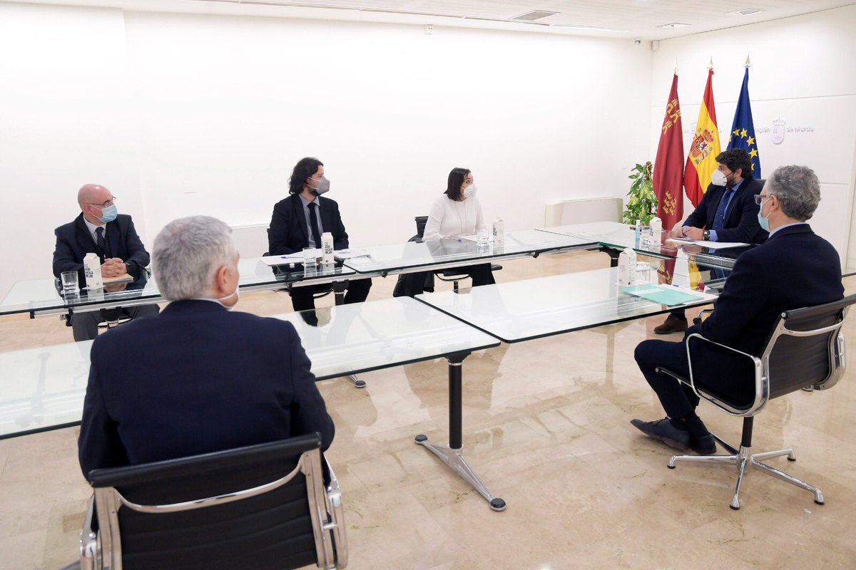 LopezMirasF's tweet photo. Es una gran noticia para la #RegióndeMurcia que el @AreaUnoArrixaca se integre en la Red Europea de Referencia de Enfermedades Óseas Raras @ern_bond.

Hoy me he reunido con los coordinadores de estas unidades para trasladarles mi reconocimiento por la labor que realizan. https://t.co/lJfVad5kAa