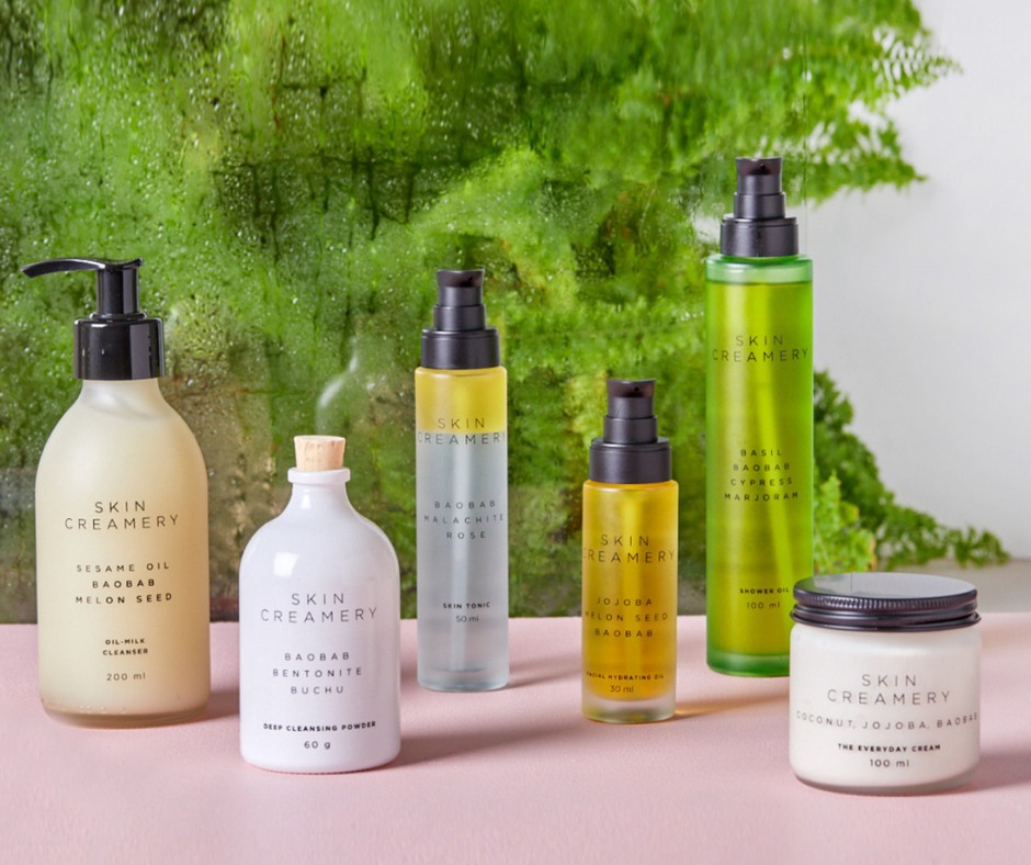 skincreamery's tweet photo. Slow beauty is about….

🤍 Making a deeper connection to self-care 
🤍 Stripping away unnecessary steps &amp; harmful ingredients 
🤍 Rethinking the term ‘anti-ageing’

🚚 To help ease the January blues we’re offering free shipping sitewide until 31 January https://t.co/fVmIm6mt2S