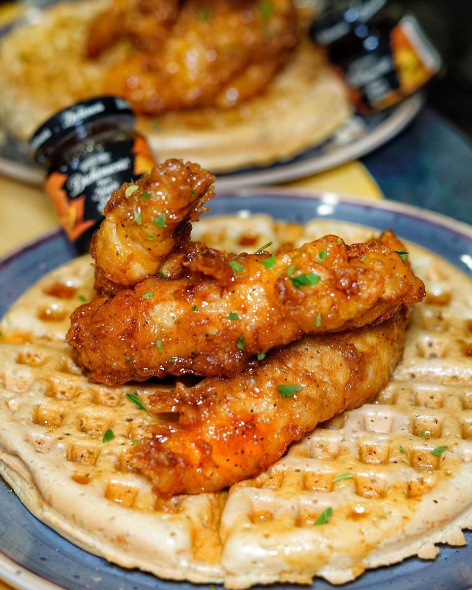 WingsofNewYork's tweet image. What comes first: chicken or waffle? 📷@yeahfoodbeer
