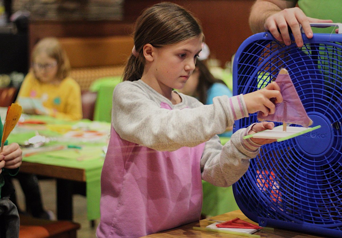 EFKCorp's tweet photo. In our Green Boating lesson,  students learn how to reuse some everyday items and learn the fundamental concepts of wind energy by turning their items into a working sailboat. ⛵

Find a program: https://t.co/z7twjgY109 https://t.co/9XQ9bOqo1M