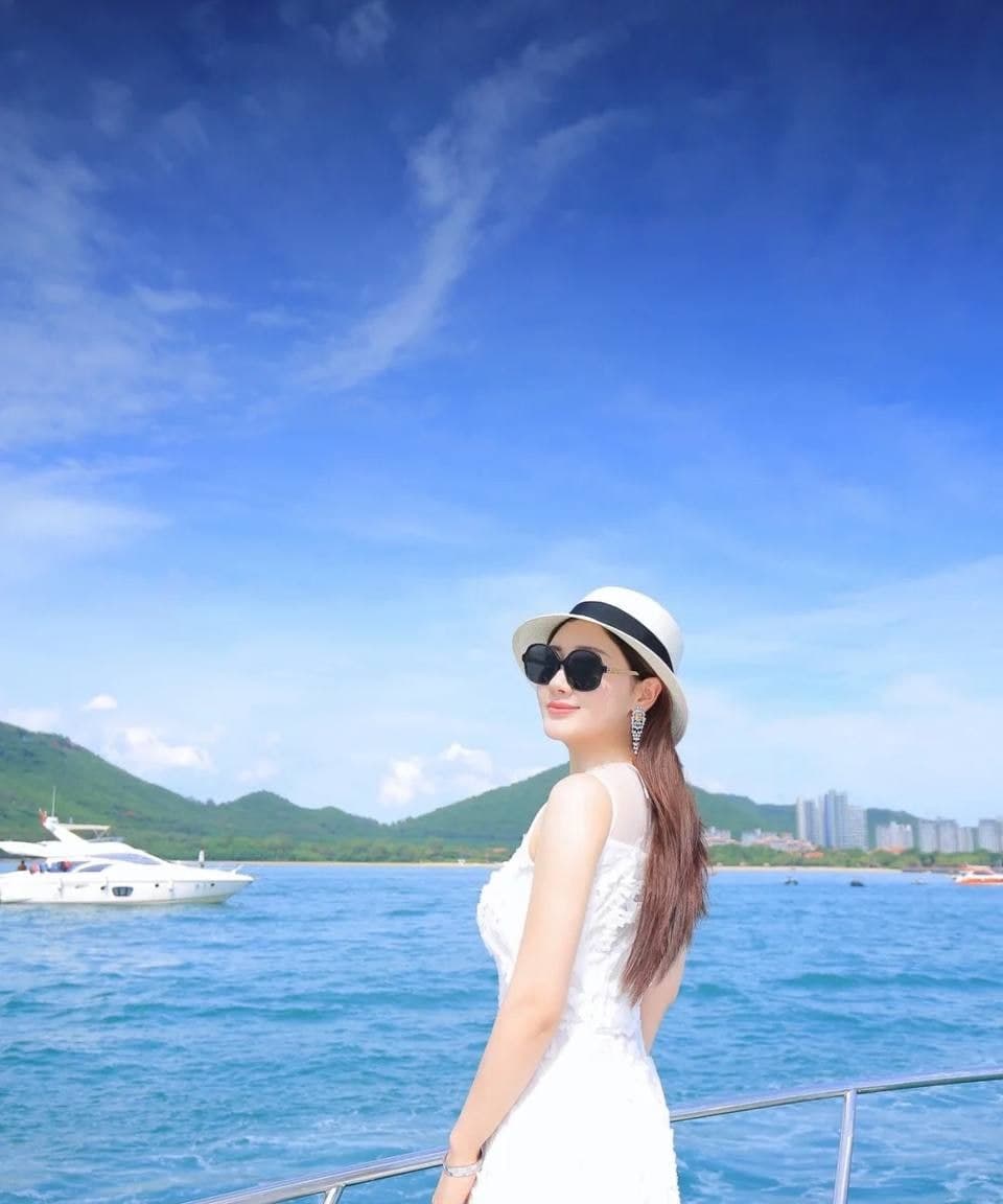 AliceCh65423261's tweet photo. I went to different places, saw different scenery, learned different things, and realized different life.🤗 https://t.co/4DZlu6Zpdm