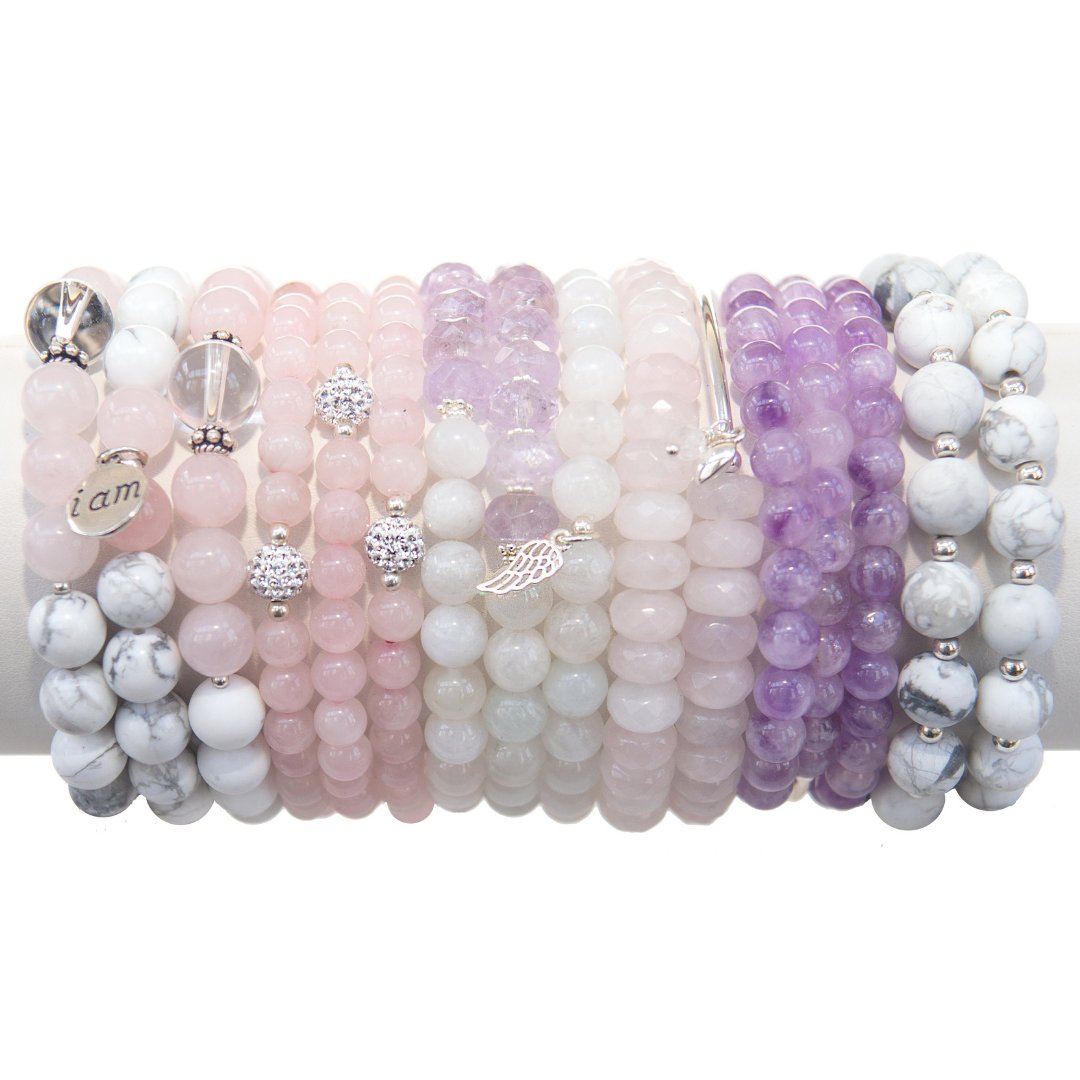 So many gemstones, so little time. 🥰

#gemstonejewelry #howlite #rosequartz #lavenderamethyst  #moonstone #jewelrywithsoul #madeasintended