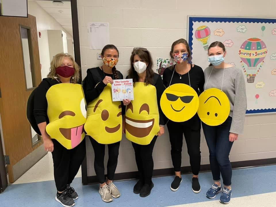 CrestwoodEle's tweet photo. All the feels on this Friday! We love Mrs. Armstrong and appreciate all that she does for her students, past and present, and her second grade team! 💙🐾💛 https://t.co/HdDsCO1mu8