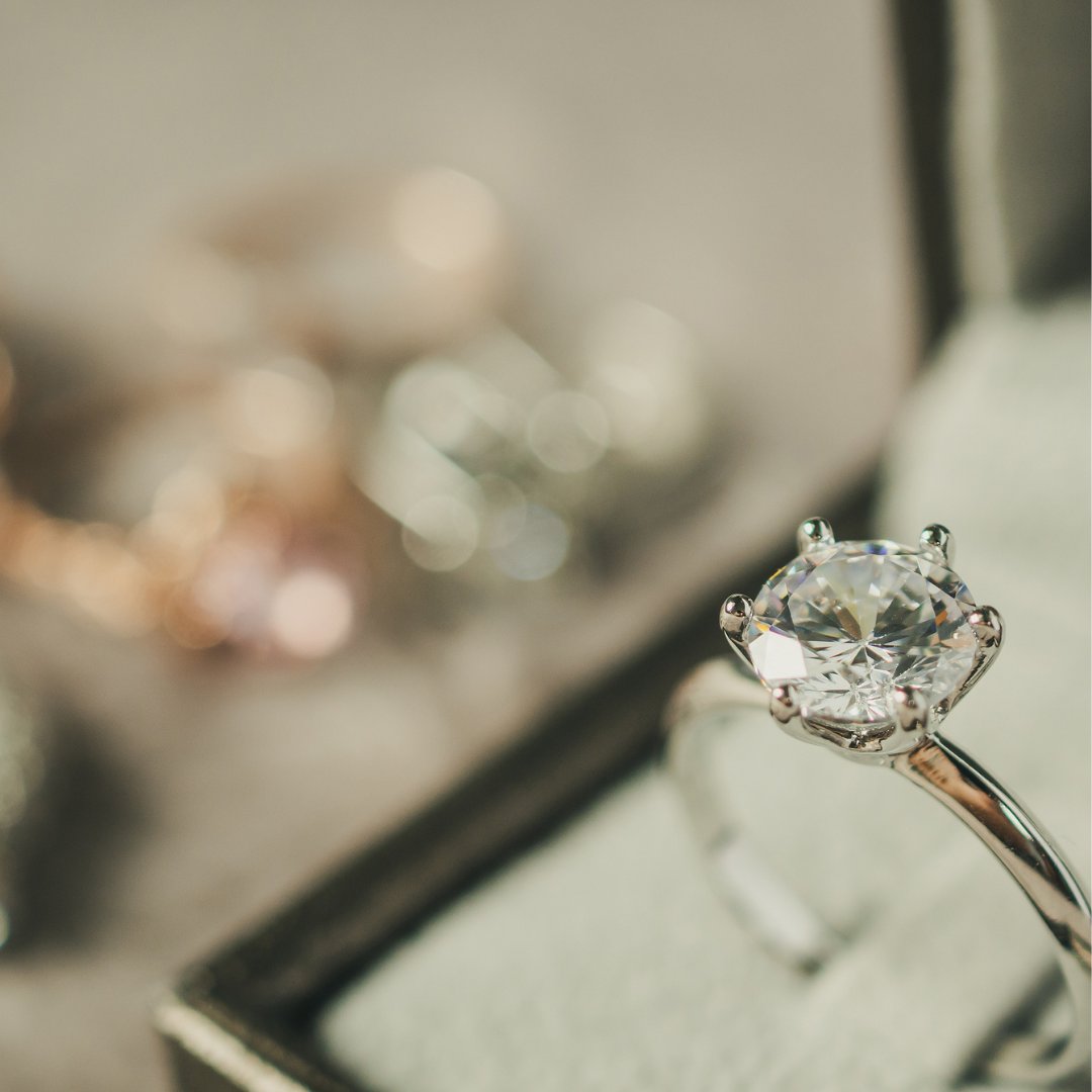 gemsocietyorg's tweet photo. Diamonds are one of the few gemstones with a consistent supply. The diamond industry leads the general public to believe diamonds are incredibly rare. In fact, there are colored gems far rarer than diamonds.
#diamonds #diamondlovers #diamondsofinstagram #diamondjewelry https://t.co/KElcg9Tr3D
