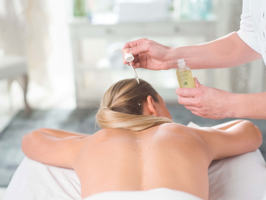 AromaRitual® is an unparalleled massage and aromatherapy experience. Available in Sweet Orange, Soothing Lavender, and Fresh Eucalyptus AromaRituals, there is sure to be an essence perfect for you and powerful long-lasting results. 🙌🏼

Learn more at elementsmassage.com/aromatherapy.