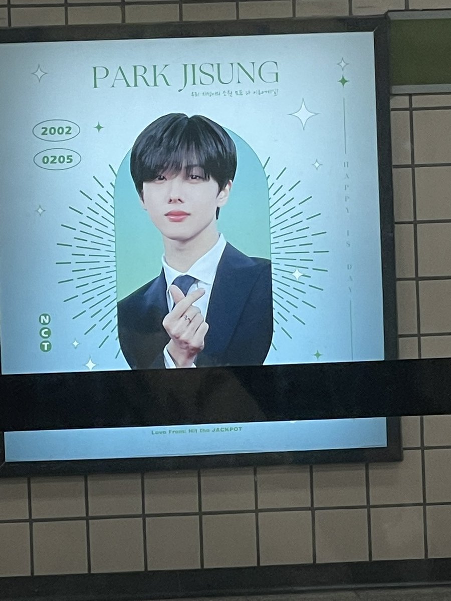 godki1004js's tweet photo. 퇴근길에 만난 지성이
친구랑 전화하다가 북다닥찍음ㅋㅋ https://t.co/Nc1wqv587Q