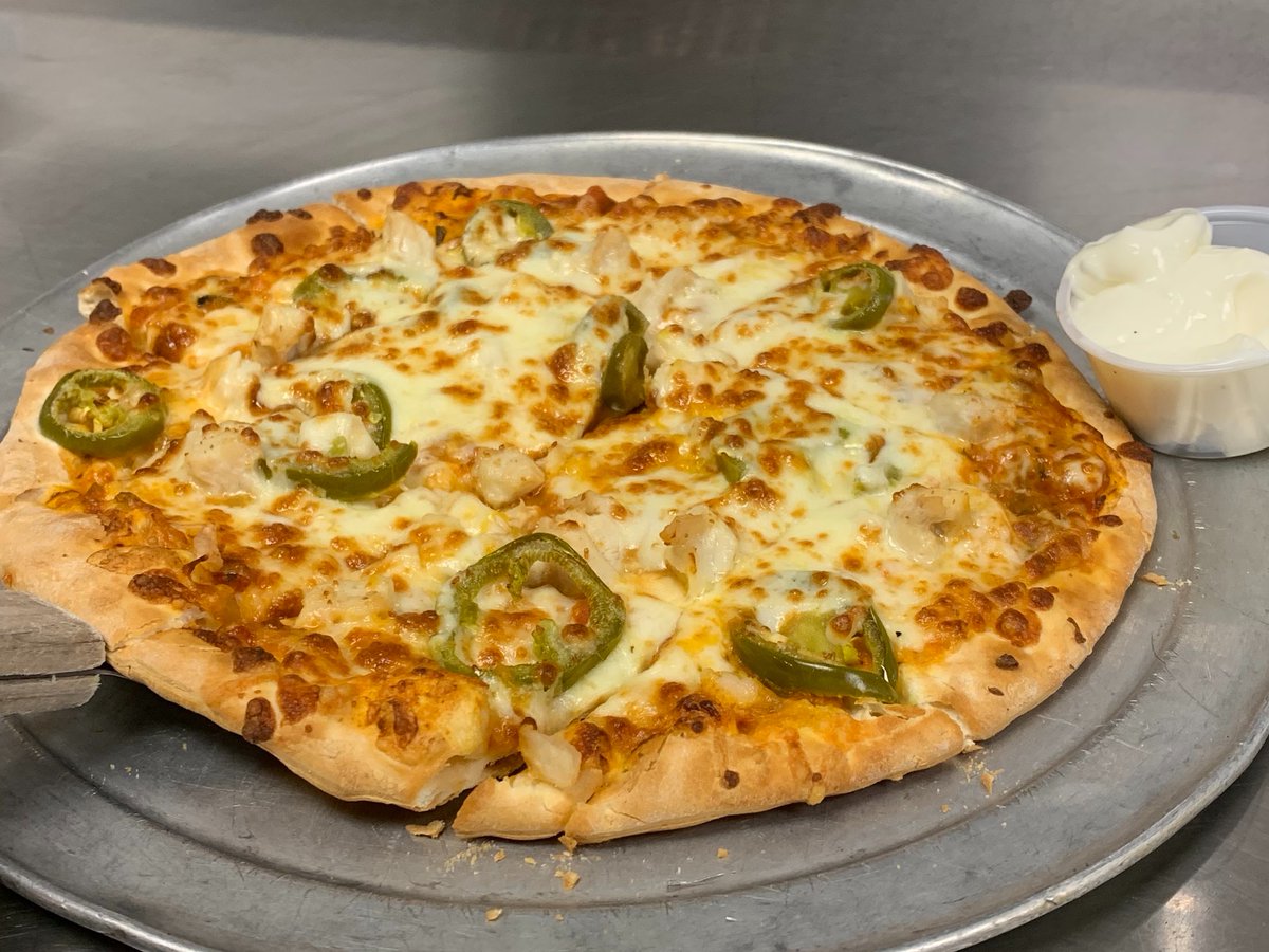 MurrayMrB's tweet image. Who wants FREE PIZZA?! Hit that RT button for your chance to win a free large one topping from Mister B's on #FreePizzaFriday! 🍕🍕Must follow to win.