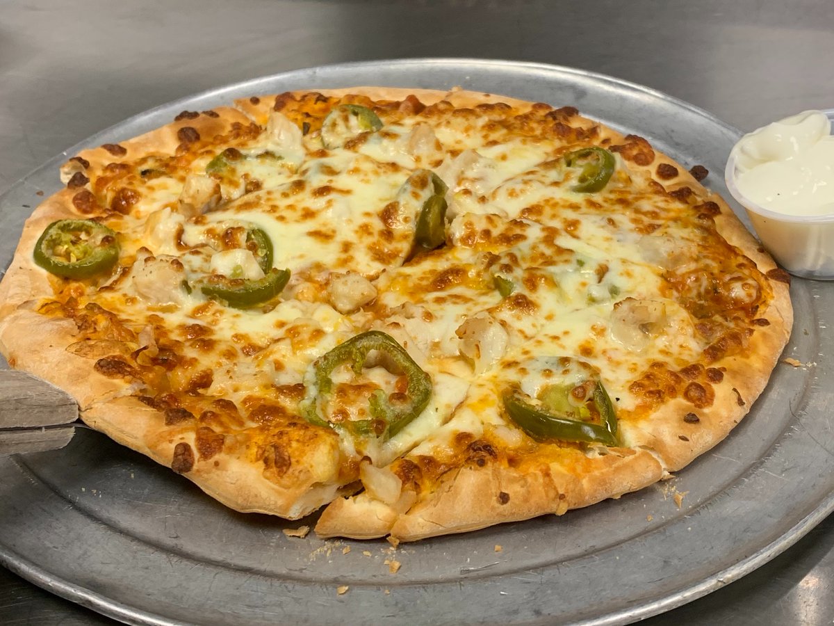 Who wants FREE PIZZA?! Hit that RT button for your chance to win a free large one topping from Mister B's on #FreePizzaFriday! 🍕🍕Must follow to win.