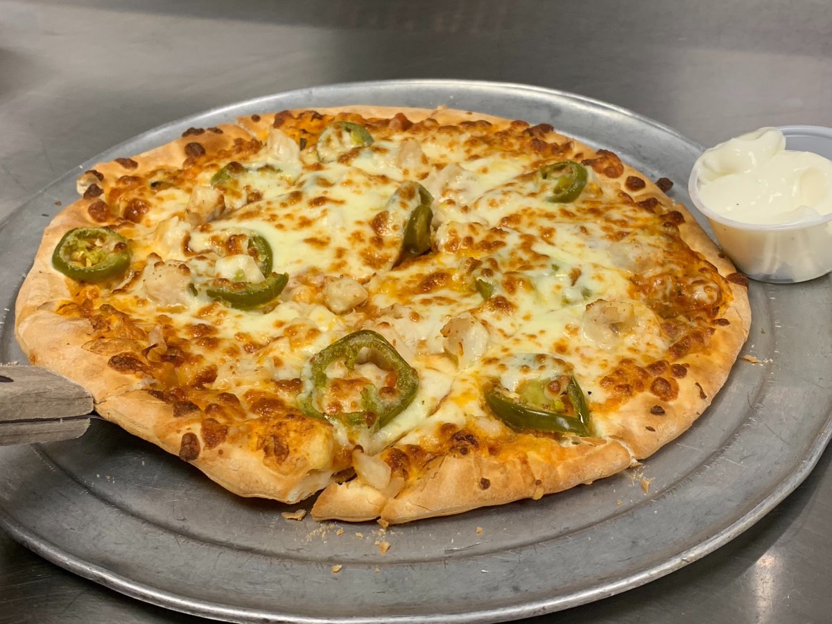 Who wants FREE PIZZA?! Hit that RT button for your chance to win a free large one topping from Mister B's on #FreePizzaFriday! 🍕🍕Must follow to win.