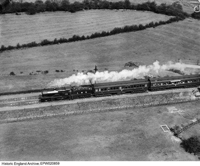 HE_Archive's tweet photo. If you're into railways, football grounds, castles or jam factories, Britain from Above is a great place to find old photos of your favourite places:
https://t.co/CYqfgJyLi8
#BritainFromAbove
#archives
#AerialPhotography https://t.co/rrsZ9UdANg