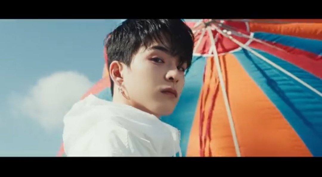 TREASUREunion's tweet photo. [TWITTER PARTY TAGS]

Please use the tags below to hype the concept film for middle line.

CONCEPT FILM MIDDLE LINE
TEUMEs listening to #TREASURE_ILOVEYOU
#TREASURE 
#THESECONDSTEP_CHAPTERONE 
@treasuremembers https://t.co/87ZZFBHE52