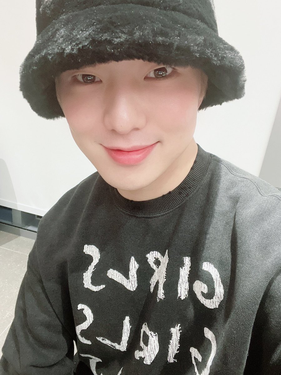 여러분이 함께 기념해주신 생일광고,카페를 지롯한 모든 곳들을 다 가보진 못했지만 여러분이 올려주신 게시물들 통해서 너무 행복한 마음으로 보고 느꼈습니다! 한살 더 먹었으니 한층 더 업그레이드된 22년 만들게요 감사하고 사랑합니다💙