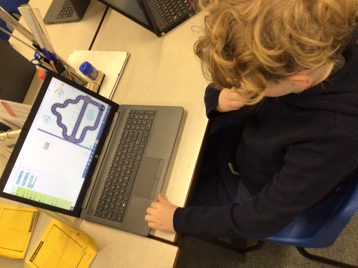 ClaphamTerrace1's tweet image. Year 6 worked through a challenging algorithm this afternoon. A collaborative discussion and team demonstration helps us to complete a new level on #RapidRouter #algorithm #Computing We also completed our #SID knowledge map.