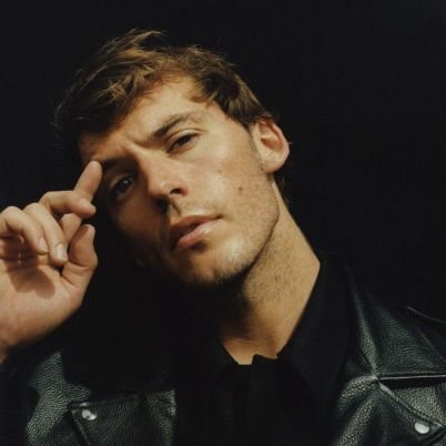 ⚠️VENDE-SE ESTE RAPAZ⚠️

Qualidades: não tem
Defeitos: sonso, não te conta as coisas e ainda usa suas próprias frases contra vc

Interessades, negociar preço na dm.