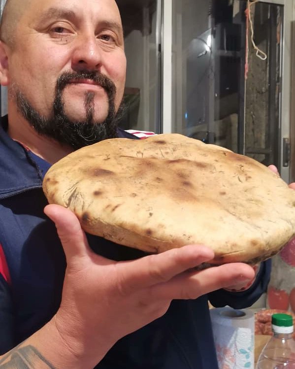 oficial_cem's tweet photo. @jubrodsky Soy Mauricio Pérez Directo de Cocineros en movimiento y Jefe de especialidad del Liceo de niñas Emilia Toro de Balmaceda y nombre del mundo de las cocinas en Chile le solicito reponer el desmantelado depto. De gastronomía en su ministerio. Somos cultura, gracias https://t.co/fg4jdIutiE