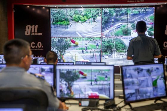 seguridad_salta's tweet photo. ⭕️Con las cámaras de seguridad del 911 se localizó a los acusados de un homicidio
#MinSeguridadYJusticia  #SE911  #CVV 

▶️https://t.co/HZg9NNlwcw https://t.co/ecdZbqhYEN