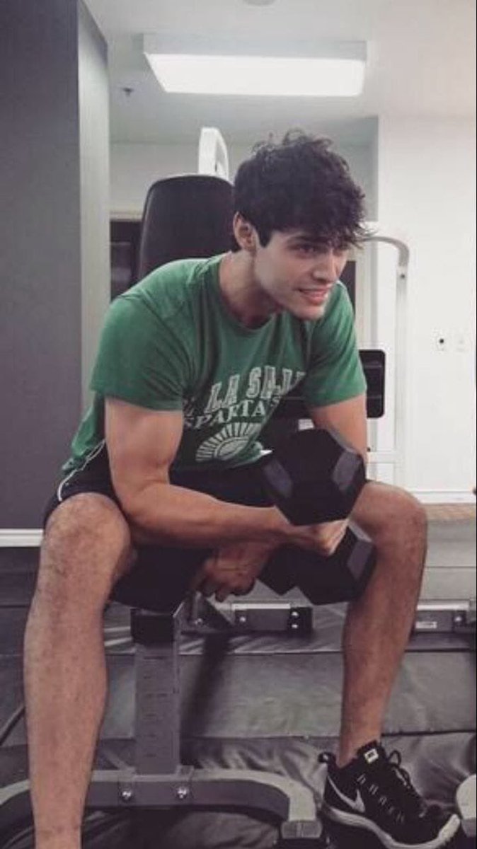 lilwonderman's tweet photo. tw/ body image
-
-
-
the struggle when you’re working out with steve rogers https://t.co/ZfysFge6vh