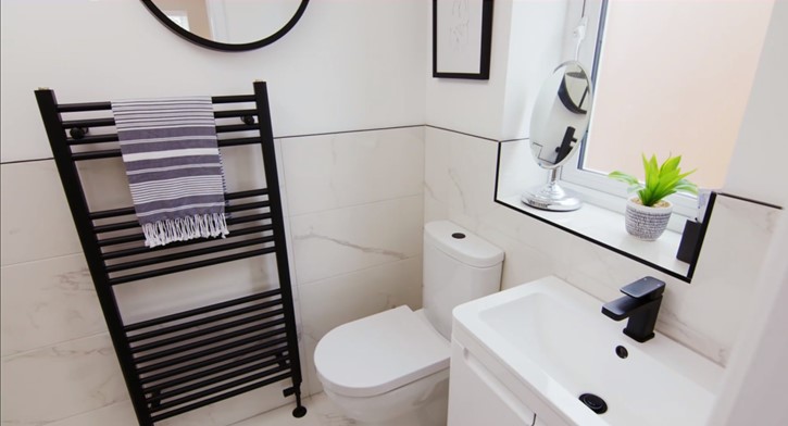 HomeluxQEP's tweet photo. Anyone else see the amazing bathroom transformation on Love it or List it this week?  If you are like Kirsty (and us), we love Black Tile Trim. 

If you would like to re-create this look, find out more on the Homelux Brushed Black Tile Trim here: https://t.co/Zus99ok4Bn https://t.co/OK7TNFPpNm
