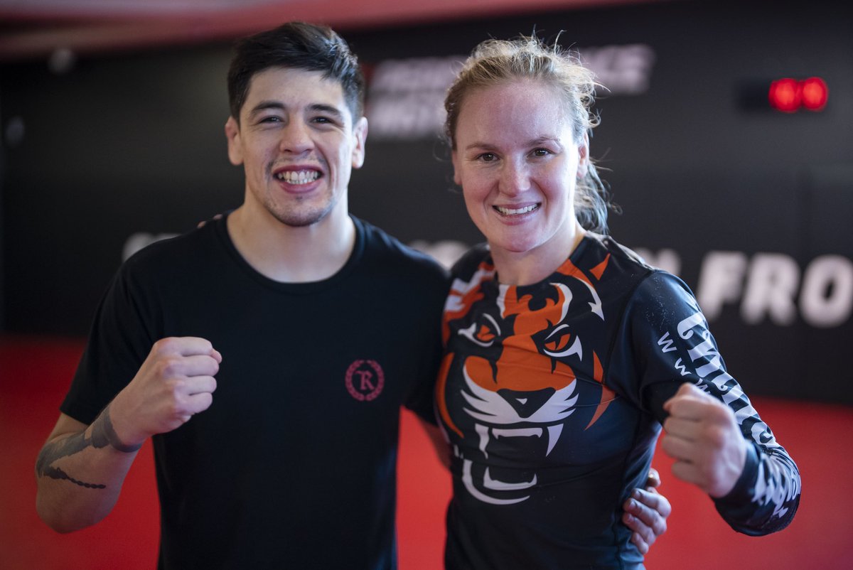 BulletValentina's tweet photo. Vamos Brandon ! 👊🏻 
Toda la fuerza para tu defensa de cinturón ! 
#ufc270 https://t.co/8EfuGlsUS6