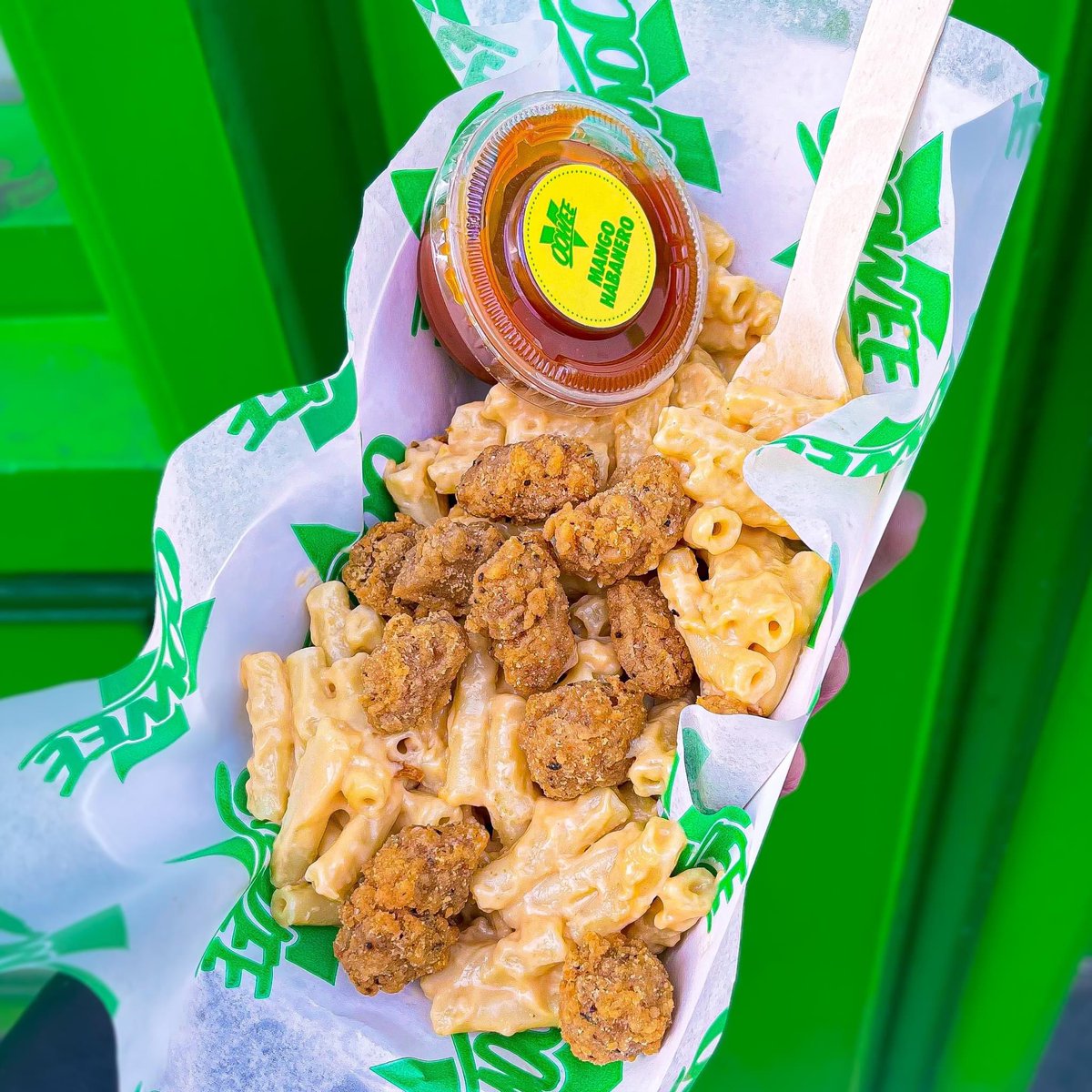 😍 With so much choice on our menu, why not get creative with it..

🤤 Order yourself some of our popcorn chick'n, mac n cheese,pour all of that goodness into one of our boxes and top with your fav dip.

Check out our menu &amp; let us know your killer combos: ooweevegan.com/our-menu/