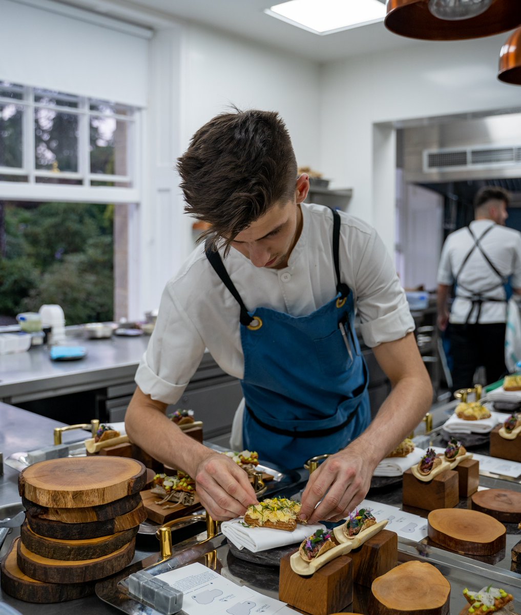 InterludeSussex's tweet photo. Plating the perfect plate 🍴
#restaurantinterlude #LeonardsleeGardens #michelinstar #sussex #interlude #michelin 
@MichelinGuideUK https://t.co/MjorBgMqJk