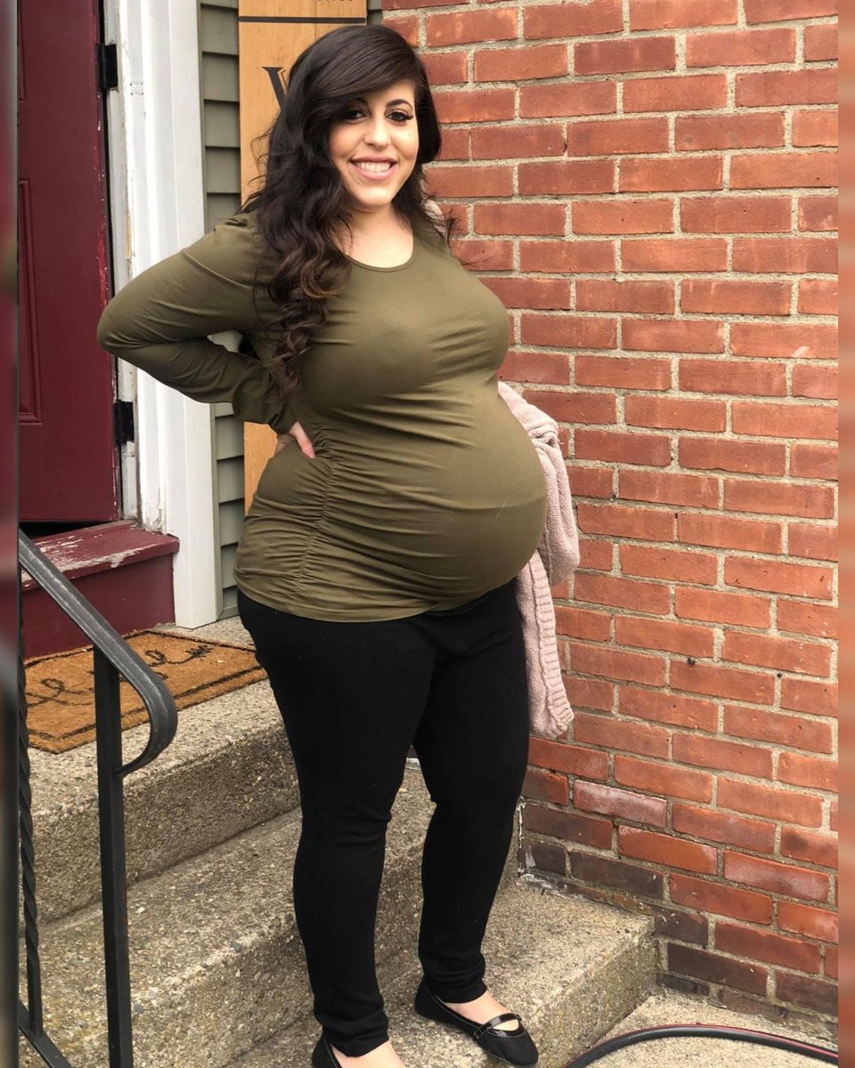 Прегнант дизабелли биг белли. Preg. Бюстгальтер для кормления. Эшли грэхем в купальниках. Прегнант кристи.