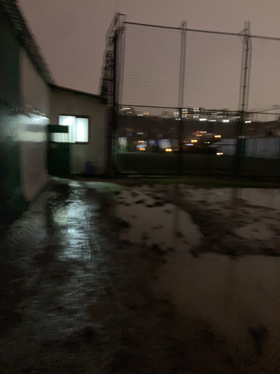 bu koşullarda halısahaya geliyoruz aynen kızlar erkeklerin kalbi yok erkekler sevmez