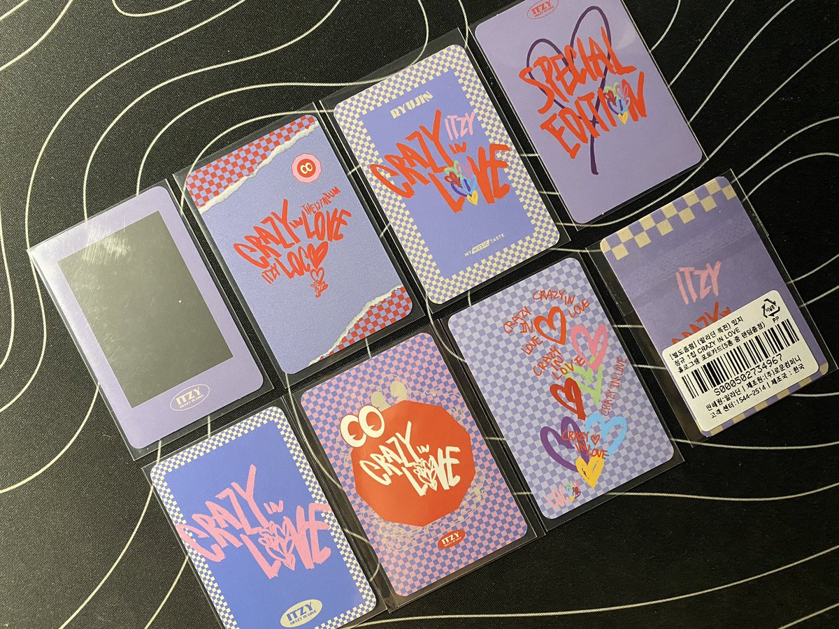 shinrayaa's tweet photo. istg.. itzy’s crazy in love pcs have the best back designs 🧎🏻‍♀️ https://t.co/zVKgbCjhP3