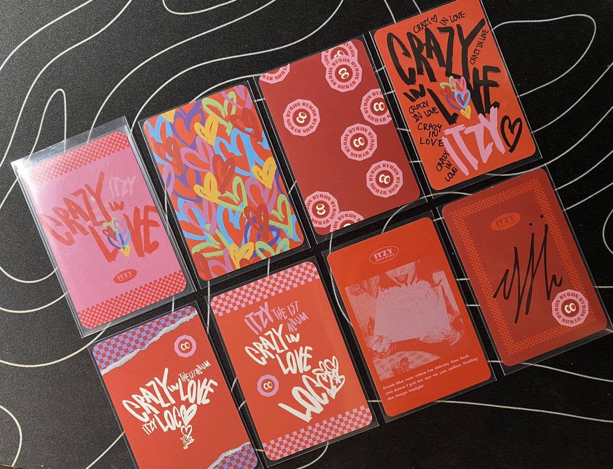 shinrayaa's tweet photo. istg.. itzy’s crazy in love pcs have the best back designs 🧎🏻‍♀️ https://t.co/zVKgbCjhP3