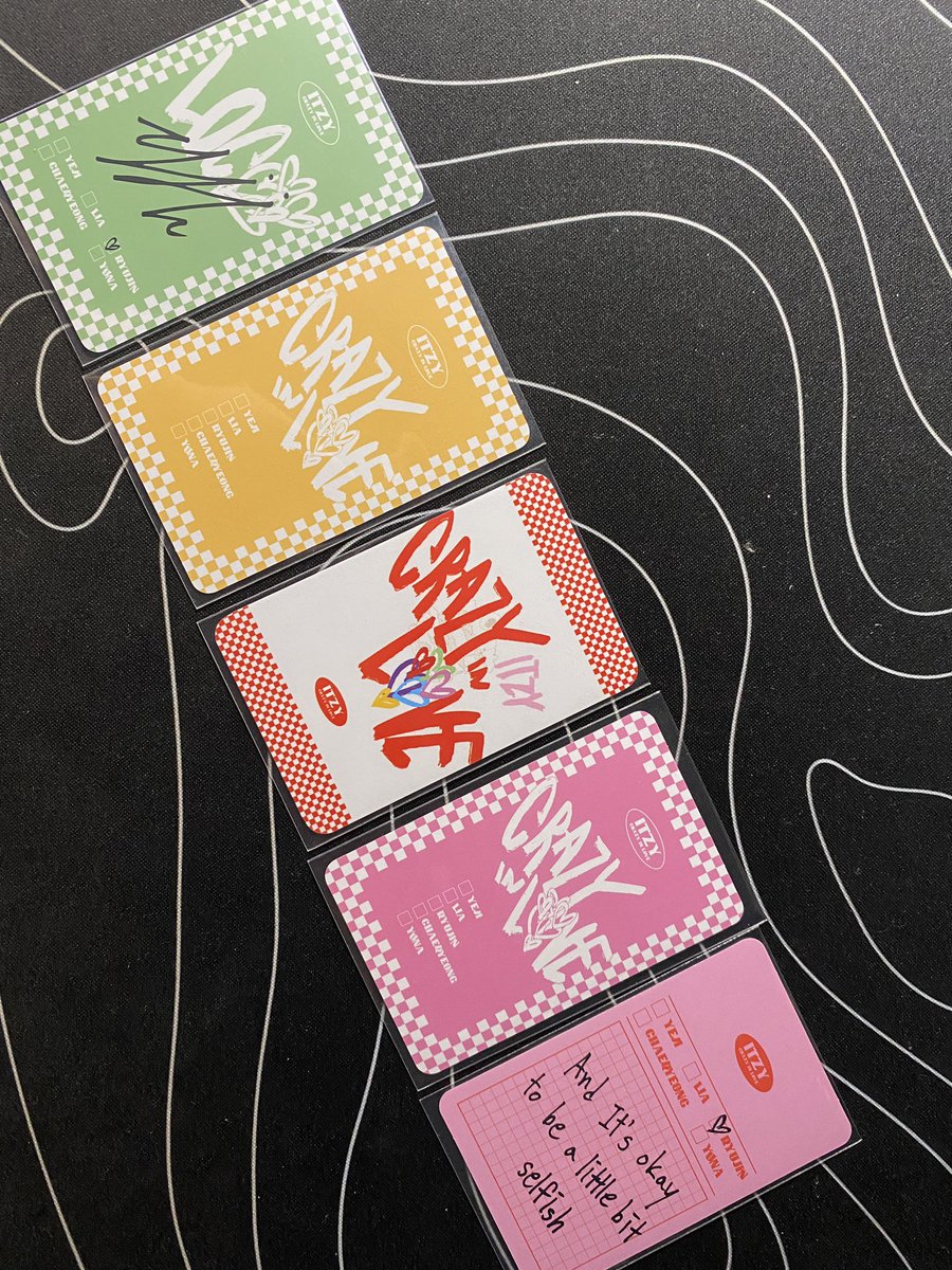 shinrayaa's tweet photo. istg.. itzy’s crazy in love pcs have the best back designs 🧎🏻‍♀️ https://t.co/zVKgbCjhP3