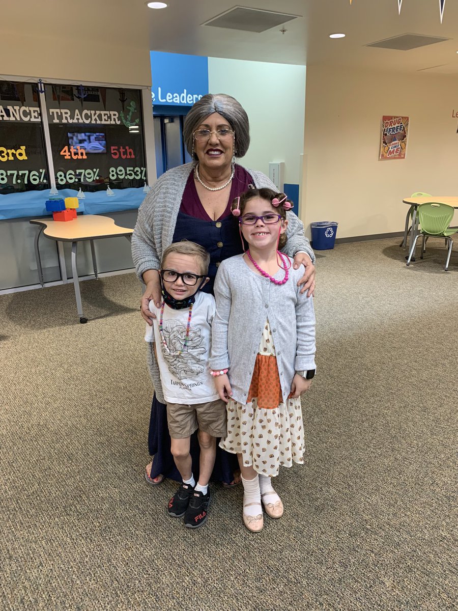 chjkfla4's tweet photo. 100th Day of School @ethomas12 @K2Griffi @POEKPOE @AESPASCO https://t.co/zw34NMi6jJ